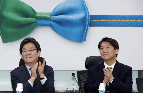 유승민 바른정당 대표(왼쪽), 안철수 국민의당 대표(오른쪽). (news1)