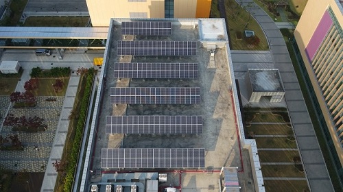 삼성전자 수원사업장 소재단지 옥상에 설치된 태양광 발전 패널. (삼성전자 제공)