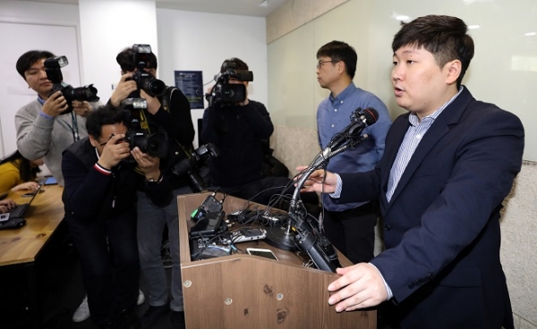 2일기자회견하고 있는 신재민 전 사무관. ©뉴스1