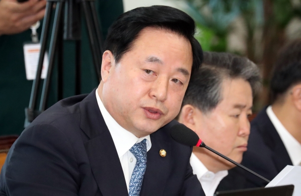 국감에서 질의하고 있는 김두관 의원. ©뉴스1