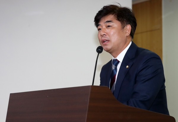 김병욱 의원은 국회의원이 위법·부당한 행위 등을 하는 경우 국민소환투표를 통해 해당 국회의원을 임기 만료 전에 해임시킬 수 있도록 하는 이른바 ‘국민수환제법’을 대표발의했다고 밝혔다, 사진제휴=뉴스1