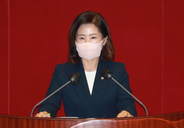 김미애 국민의힘 의원이 지난 9월 서울 여의도 국회에서 열린 대정부질문에서 질의하고 있다. 사진제휴=뉴스1