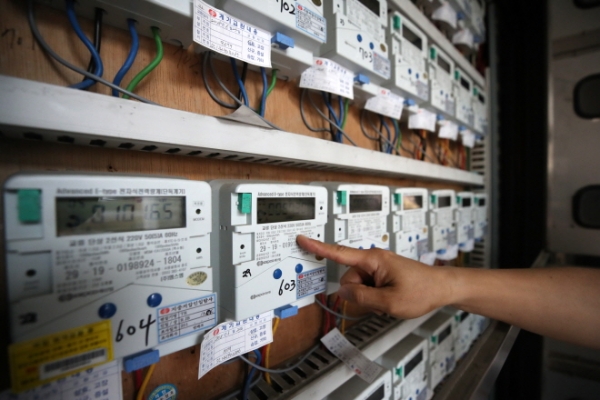 30일 서울 중구의 다세대주택에 전기계량기가 설치돼 있다. 사진제휴=뉴스1