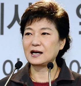박근혜  "대통령직 사퇴한다" 또 말실수...왜이러나?