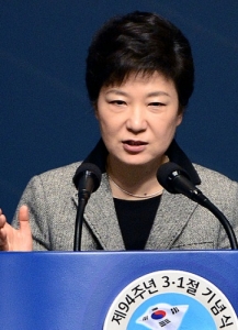 박근혜 대통령 3·1절 기념사, 日·北겨냥 독도.핵 언급 자제 왜?