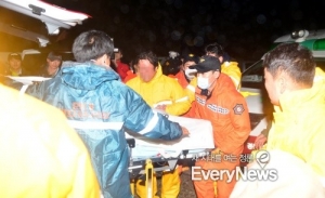 [세월호 침몰]사망자 25명으로 늘어…비보 속 오열