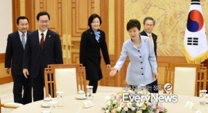 박근혜 대통령 ‘진퇴양난’…소통이냐 인사 주도권이냐