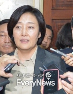 박영선 원내대표‘비대위원장 뿐만 아니라 원내대표직까지 위협’