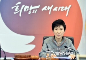 박근혜 대통령“국무회의 발언으로 정쟁 불씨 제공”