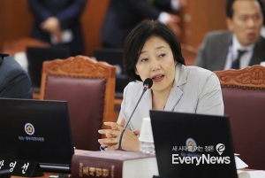 박영선 "반복되는 신세계 차명주식, 철저히 규명해야"