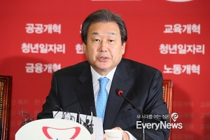 김무성 "큰 지도자의 서거, 깊이 애도한다"