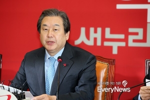 김무성 "눈앞의 표만 생각하는 인기주의 고개 든다"