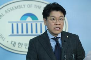 한국당 “MB, 이미 범죄자 만들고 조사…구속영장 예정된 수순”