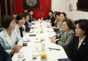 21대 국회 최초 김상희 여성 국회부의장 유력, 의장에 박병석 합의 추대 전망