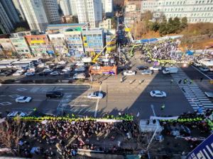 이재명 정치 텃밭이던 성남시…강성 지지층 간 전쟁터로